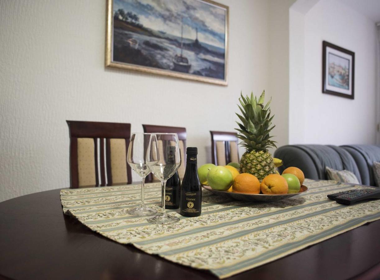 Porodicni Appartement Sveti Stefan Buitenkant foto